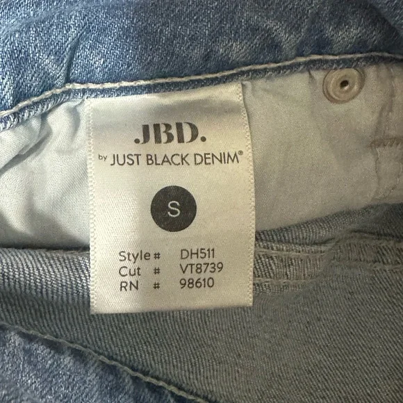 JDB Distressed Jean Shorts with Frayed Hem - Picture 4 of 5